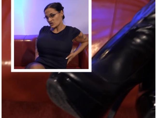 SandraSturm Porno Video: Bist Du auch so ein geiler Stiefelwixxer ?