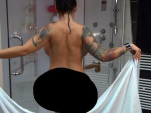 SandraSturm Porno Video: Meine neuen dicken großen Titten beim Duschen und Pussy abwixxen :-)